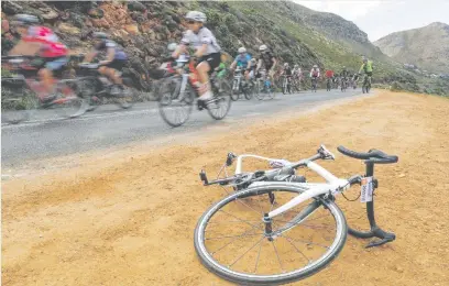  ?? Picture: EPA-EFE ?? IN THE CAULDRON. Cyclists compete in the world’s largest timed cycle race, the Cape Town Cycle Tour, in Cape Town yesterday. The race attracted 35 000 entries.