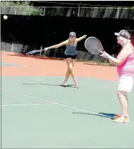  ?? Lynn Atkins/The Weekly Vista ?? Cori Beth Cunnigham (left) and Linda Lloyd were partners for a round of Cancer Challenge Tennis at the Kingsdale complex last week.