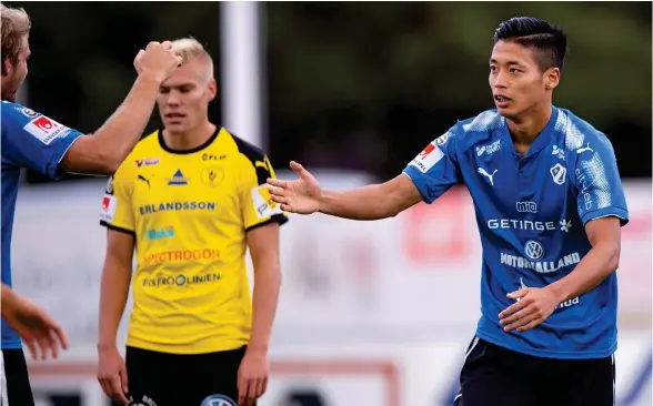  ?? Bild: JESPER ZERMAN ?? SPRÄCKTE NOLLAN. Japanska anfallaren Kosuke Kinoshita (till höger) gjorde sitt elfte mål för säsongen när han gav Halmstads BK ledningen med 1–0 redan i sjunde minuten borta mot Frej och gick därmed upp i delad ledning i Superettan­s skytteliga.