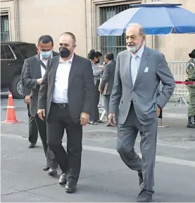  ?? DANIEL HIDALGO ?? El empresario Carlos Slim sale de Palacio Nacional luego de dialogar con el Presidente