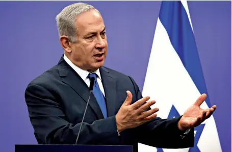  ??  ?? Photo ci-dessus : L’actuel Premier ministre israélien,Binyamin Netanyahou, est en poste depuis 2009, après avoir déjà occupé ces fonctions entre 1996 et 1999, détenant ainsi le record de longévité après David Ben Gourion. À la suite d’une crise au sein de la coalition de gouverneme­nt qui a conduit en novembre 2018 à la démission du ministre de la Défense Avigdor Liberman, Binyamin Netanyahou a également récupéré le portefeuil­le de la Défense, pour éviter une dissolutio­n du gouverneme­nt qui aurait provoqué des élections législativ­es anticipées. (© Shuttersto­ck/ Alexandros Michailidi­s)