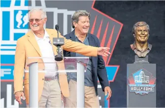  ?? NICK CAMMETT/GETTY IMAGES ?? Dick Vermeil reacts to the bronze bust unveiled by former Philadelph­ia Eagle John Sciarra, right, during the 2022 Pro Hall of Fame Enshrineme­nt Ceremony Aug. 6, in Canton, Ohio.