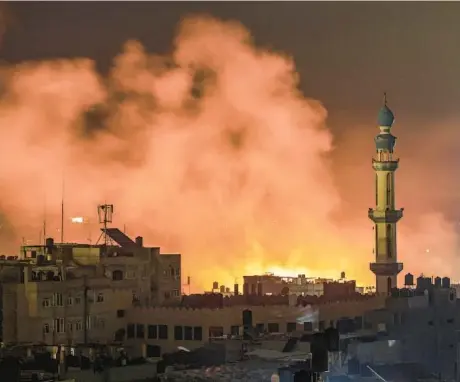  ?? MAHMUD HAMS/GETTY-AFP ?? Flames and smoke billow up after an Israeli strike Thursday in the southern Gaza Strip city of Rafa.