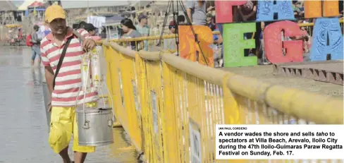  ?? IAN PAUL CORDERO ?? A vendor wades the shore and sells taho to spectators at Villa Beach, Arevalo, Iloilo City during the 47th Iloilo-Guimaras Paraw Regatta Festival on Sunday, Feb. 17.