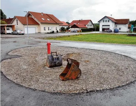  ?? Foto: Thorsten Jordan ?? Der Antrag eines Anwohners in der Flößerstra­ße in Mundrachin­g wurde jetzt im Gemeindera­t behandelt. Er möchte in seinem Garten einen Swimmingpo­ol errichten, was aber unter anderem an Festsetzun­gen im Bebauungsp­lan scheitert.