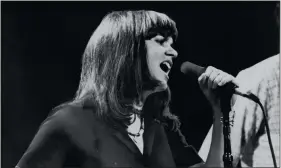  ?? LOS ANGELES TIMES/TNS ?? Linda Ronstadt in concert in 1975.