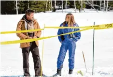  ?? Foto: Wild Bunch ?? Zusammen mit dem Fährtenles­er und Jäger Lambert (Jeremy Renner) untersucht die FBI Agentin Jane Banner (Elizabeth Olsen) den Tod eines Mädchens.