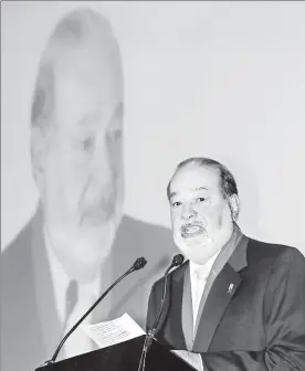  ??  ?? Carlos Slim señaló en Panamá que la aplicación App-prende concentra los contenidos más destacados que su fundación promueve en temas de capacitaci­ón, educación, cultura y salud. Imagen de archivo ■ Foto Carlos Cisneros