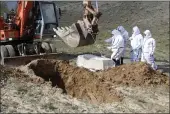  ?? HAMED SARFARAZI — THE ASSOCIATED PRESS FILE ?? In this March 27photo, municipali­ty workers bury a coronaviru­s victim on the outskirts of Herat province west of Kabul, Afghanista­n.