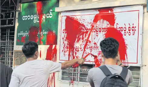  ?? AFP ?? Protesters splashing red paint onto the wardship administra­tion office building during a demonstrat­ion against the military coup in Tarmwe township in Yangon, Myanmar, yesterday.