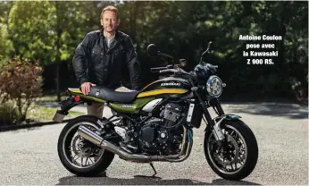  ?? ?? Antoine Coulon pose avec la Kawasaki Z 900 RS.