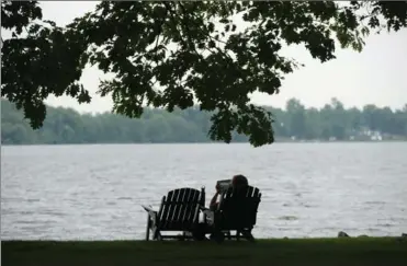  ?? SEAN KILPATRICK, THE CANADIAN PRESS ?? Enjoying the view of the Ottawa River at Chateau Montebello.