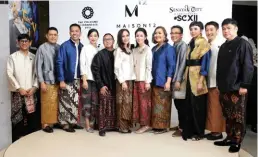  ??  ?? DARI KIRI KE KANAN: Eko Priharseno, Sammy Hendramian­to, Agam Riyadi, Joke Roos, Ary Juwono, Anita Boentarman, Shirley Gouw, Vivian Faye, Roland Adam, Yuni Jie, Prasetio Budhi, Reza Wahyudi.