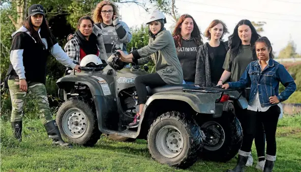  ?? PHOTO: KELLY HODEL/FAIRFAX NZ ?? Guys normally outnumber girls in an intro to agricultur­e course offered in Hamilton. But this semester females outnumbere­d the males by one. Pictured from left are Brenda Pairama, 17, Mina Te Hana,16, Oof (Cheyanne) Murch, 17, Samara Norling, 17, Angel...
