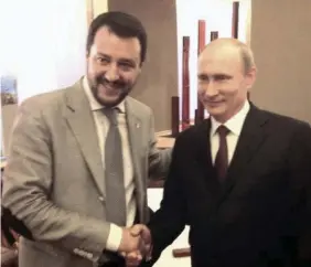  ?? LaPresse ?? Vicinanza Salvini con Putin e, a sinistra, l’ex ministro degli Esteri e premier Paolo Gentiloni