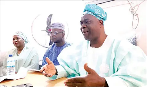  ??  ?? Zonal Women Leader of the Peoples Democratic Party (PDP) in Kwara State, Nana Sulaiman (left), Youth Leader, Haliru Dantsoho, and the state Chairman, Iyiola Oyedepo, at a media briefing on the possible defection of Senate President Bukola Saraki, at...