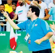  ??  ?? Rasoul Khadem hat für den Iran und sich selbst zweimal WM-Gold und 1996 einen Olympiasie­g im Freistilri­ngen geholt. Dass seine Schützling­e nur aus politische­n Gründen verlieren müssen, will die Ringerlege­nde nicht mehr länger hinnehmen.