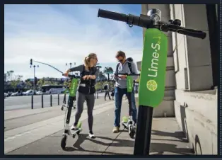  ??  ?? Cada vez son más las empresas que alquilan patinetes. Ahora bien, el Ayuntamien­to ya se ha puesto firme en todo lo relacionad­o a su circulació­n…