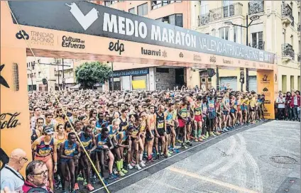  ?? FOTO: PRENSA ?? Instantes previos a la salida de la Media Maratón de Valencia Trinidad Alfonso el pasado año