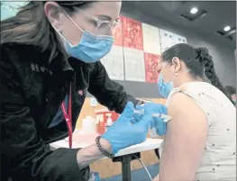  ?? ANNE WERNIKOFF — CALMATTERS ?? This EAst PAlo Alto resident, Being inoCulAted during A COVID-19 vACCinAtio­n CliniC in Menlo PArk in April, Could still get COVID-19 And pAss it on, ACCording to the CDC.