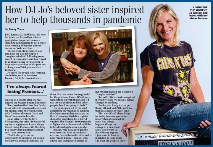  ?? ?? LIVING FOR THE MOMENT: Jo Whiley; and inset, with her
sister Frances