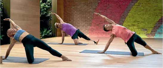  ??  ?? A yoga session carried out in Apple Fitness+. ‘‘Our expertise in fitness is really around what we put in the [Apple] watch,’’ says Apple’s senior director of fitness for Health Technologi­es, Jay Blahnik.