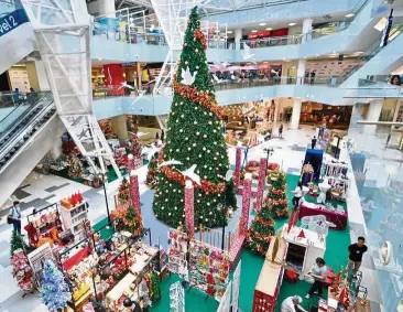  ??  ?? The bazaar is incredibly hard to miss as it is located at the mall’s main atrium and surrounds a massive 10.7m (35ft) Christmas tree.