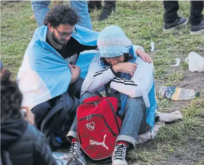  ?? H. zenteno ?? En Plaza San Martín todo era desconsuel­o tras la goleada sufrida anteayer contra Croacia