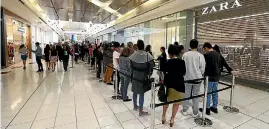  ?? GETTY IMAGES ?? Hundreds of shoppers queued at Sylvia Park, in Auckland, waiting for Zara’s doors to open.