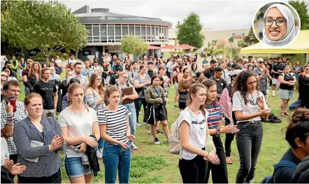  ?? DOMINICO ZAPATA/STUFF ?? University of Waikato students were keen to show their support for the Muslim community yesterday. Inset top right: Waikato Muslim Student Associatio­n vice president Aaminah Ghani.