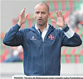  ??  ?? PEDIDO. Técnico do Belenenses exige respeito pelos futebolist­as