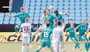  ??  ?? • Los mexicanos Andrés Guardado y Néstor Araujo jugaron los 90 minutos.