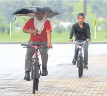  ?? ISTOCK ?? Tome precaucion­es y protéjase bien ante la temporada de lluvias.