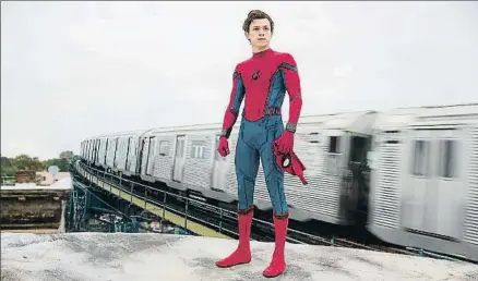  ?? CHUCK ZLOTNICK / AP ?? El actor Tom Holland en su papel de Spiderman en la película Spider-Man: Homecoming