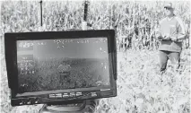  ?? ANDERSON/ THE CANADIAN PRESS
SCOTT ?? Farmer Matt Boucher demonstrat­es a drone craft at his farm.