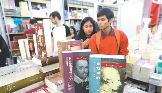  ?? ARCHIVO ?? Las direccione­s culturales de diversas universida­des de Nuevo Léon han visto cambios en los hábitos literarios de la comunidad estudianti­l.