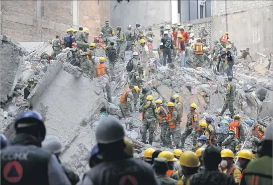  ?? Photograph­s by Gary Coronado Los Angeles Times ?? SEARCH and rescue operations continue at a six-story residentia­l building that collapsed in Mexico City’s Condesa neighborho­od. Short buildings were vulnerable.