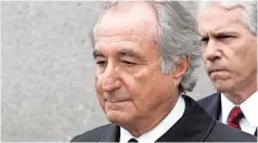  ??  ?? Bernie Madoff tras salir del tribunal en Manhattan