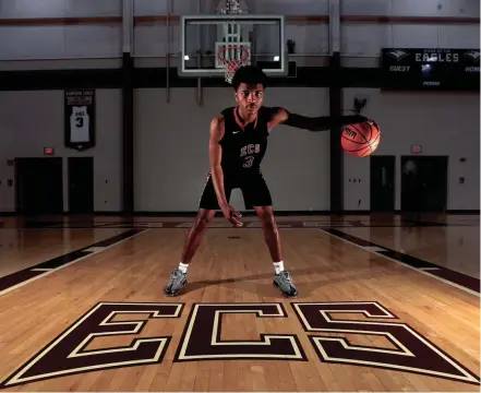  ?? JOE RONDONE/THE COMMERCIAL APPEAL ?? TSSAA Division II-A Mr. Basketball finalist Evangelica­l Christian School’s Kam Jones at his school’s gym in 2021.