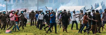  ?? ?? Demonstrat­ors and government supporters clash outside the official residence of Sri Lanka’s Prime Minister Mahinda Rajapaksa in Colombo on Monday. — afp