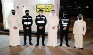  ??  ?? Alayoub, Al-Ghabra and Mohammed Al-Khattaf with interior ministry staff.