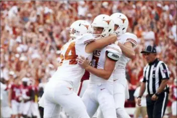  ?? COOPER NEILL — THE ASSOCIATED PRESS ?? Texas kicker Cameron Dicker (17) celebrates with teammates after kicking the gamewinnin­g field goal in the closing seconds of a game against Oklahoma at the Cotton Bowl Saturday.