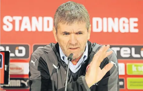  ?? FOTO: DPA ?? Friedhelm Funkel hat mit Fortuna Düsseldorf noch viel vor. Die Frage ist nur, ob die Vereinsfüh­rung ihn auch lässt.