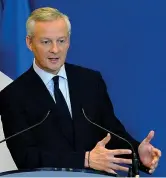  ??  ?? L’annuncio Il ministro dell’Economia Bruno Le Maire durante la conferenza stampa in cui ha annunciato la nazionaliz­zazione dei cantieri SaintNazai­re