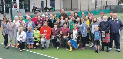  ??  ?? The committee and players came together for an end of day photograph. 17_t28tennis0­2