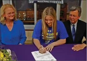  ?? Terrance Armstard/News-Times ?? On the dotted line: El Dorado's Macey Barker, center, signs to play tennis at Southern Arkansas University. Barker is flanked by her parents, Robyn and Judge Jack Barker.