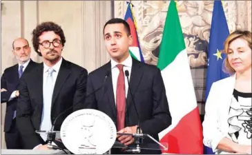  ?? ANDREAS SOLARO/AFP ?? Anti-establishm­ent Five Star Movement (M5S) leader Luigi Di Maio (centre) speaks to the press after a meeting with Italian President Sergio Mattarella on May 21 at the Quirinale palace in Rome.