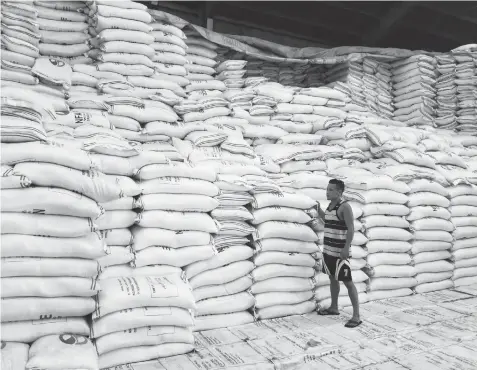  ?? THE FREEMAN FILE PHOTO ?? With the price of commercial rice increasing by P2 to P5 per kilo, the National Food Authority-7 decided to distribute 10 sacks a week to 11 major markets in Metro Cebu until its supply lasts.