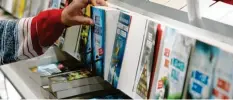  ??  ?? Auf der Leipziger Buchmesse gibt es im März viele neue Bücher zu entdecken – auch für Kinder. Es gibt aber auch eigene Kinderbuch­messen – eine findet in Ulm statt.