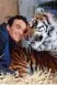  ??  ?? Christian Walliser mit einem seiner Tiger